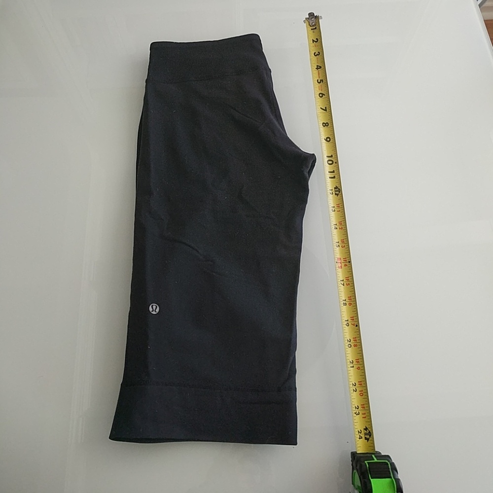 Luluemon Black Womens Capri-Size 6 - Picture 4 of 5